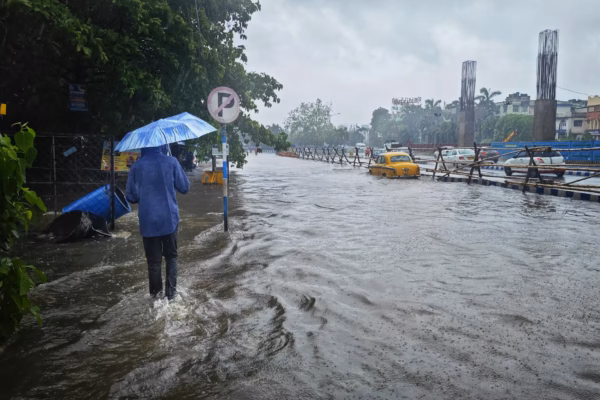 কলকাতায় স্বস্তির বৃষ্টি: সপ্তাহান্তে গরম থেকে মিলবে মুক্তি