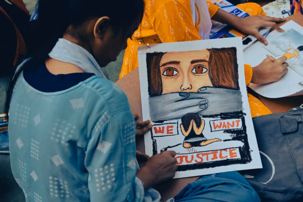 ত্রাণের সামগ্রী মজুত ঘিরে উত্তাল বাংলা: এগরা থেকে উলুবেড়িয়া, বিতর্ক তুঙ্গে