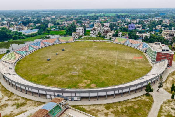 যুবভারতীর 'বিতর্কিত' মূর্তির অপসারণ: রাজনৈতিক তরজা তুঙ্গে