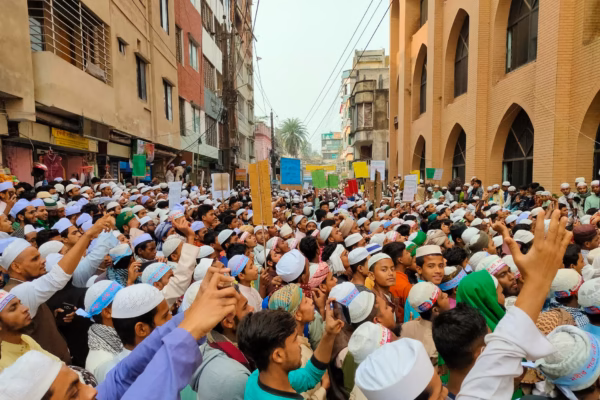 রাজনৈতিক উত্তাপ তুঙ্গে: সোনারপুরে বিক্ষোভের মুখে অভিষেক, বাড়ছে চাপানউতোর
