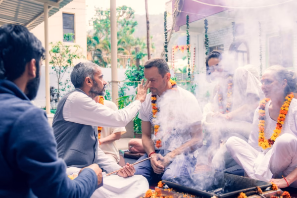 আইপিএল জয়ের পর বৃন্দাবনের আশ্রমে বিরাট-অনুষ্কা: আধ্যাত্মিক শান্তির খোঁজ